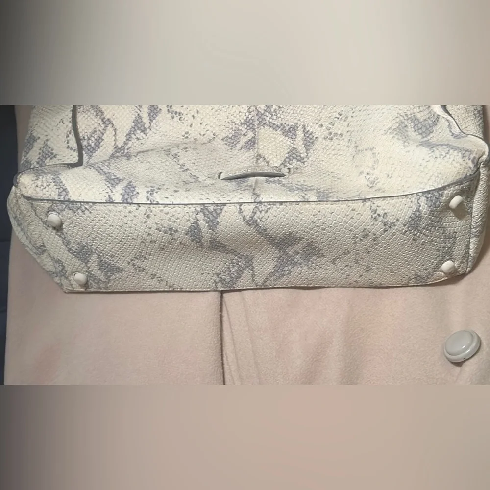 ๐๐๐๐ ๐๐๐๐ Leather Turnlock Snake Bag Off-White Bone Gray GORGEOUS! - Picture 10 of 16